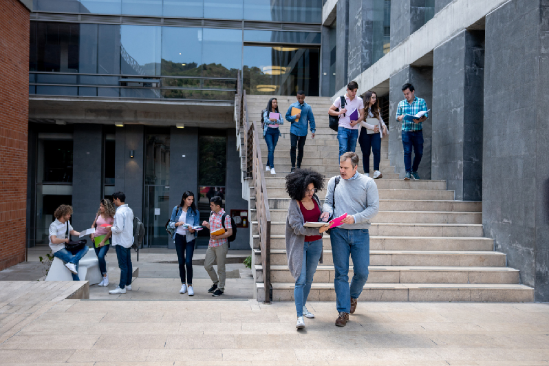 students-walking-798x532 students walking outside college